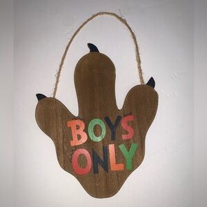 Wooden Wall Decor with 'Boys Only' Text Dinosaur Claw